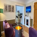 Whisperwood شقة