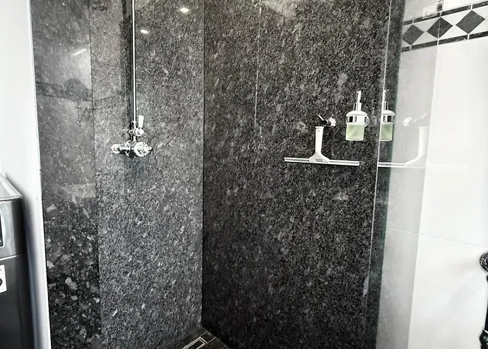 Whisperwood Apartment *